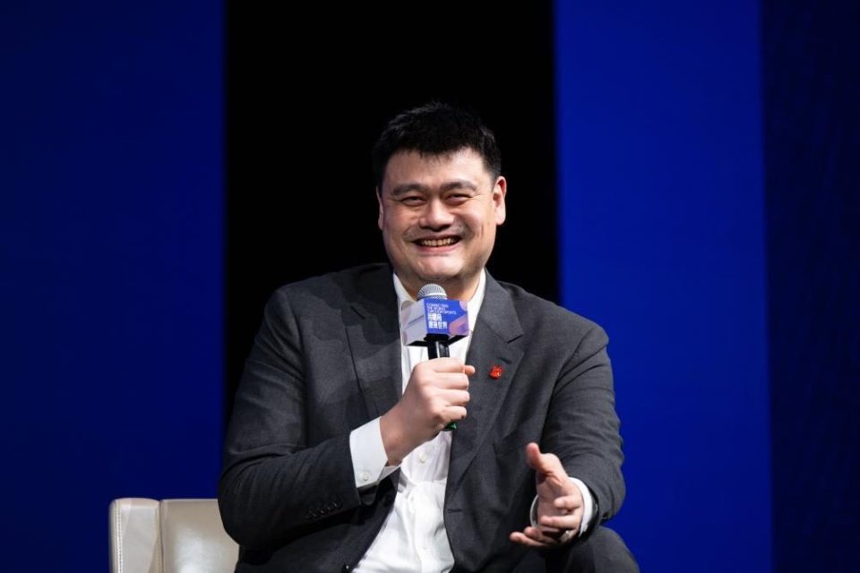 但是在人群, 可能认不出, 减少遮挡